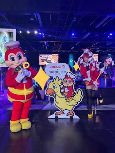 photo of Jollibee mascot and Ms Jollibee 
