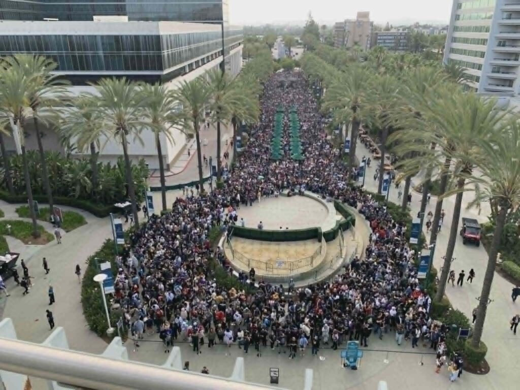 photo of the fan fest line
